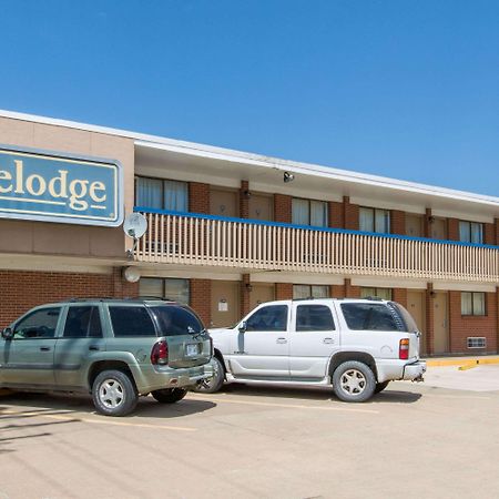 Travelodge By Wyndham Great Bend Экстерьер фото