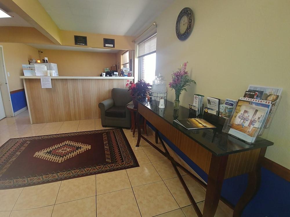 Travelodge By Wyndham Great Bend Экстерьер фото