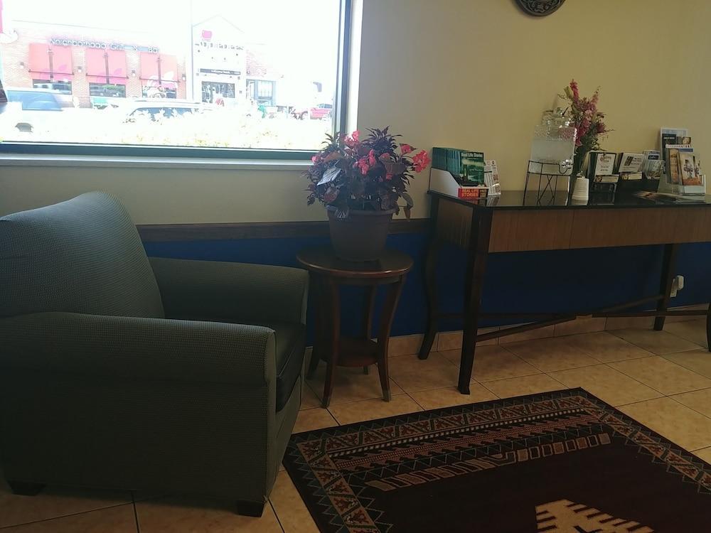 Travelodge By Wyndham Great Bend Экстерьер фото