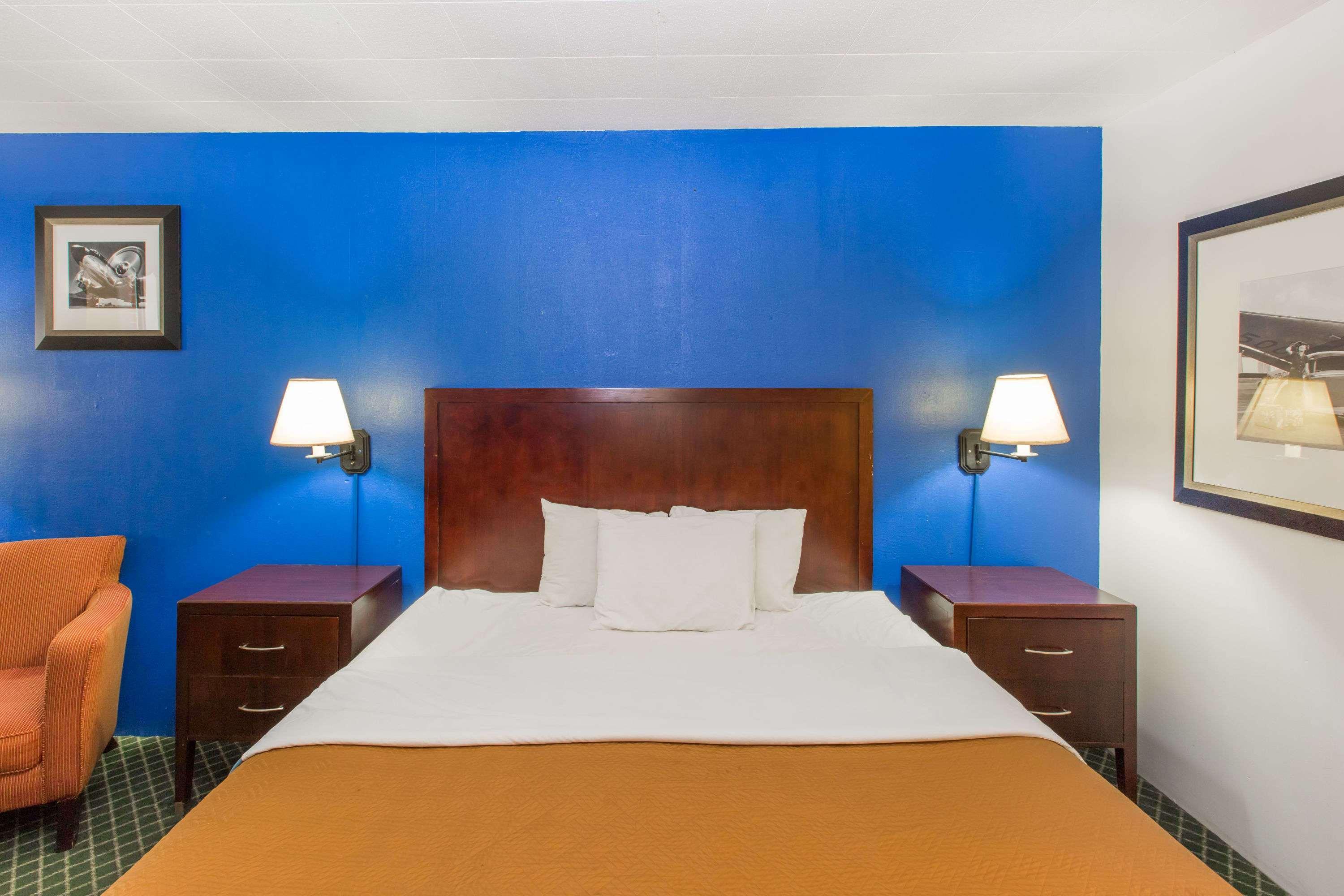 Travelodge By Wyndham Great Bend Экстерьер фото