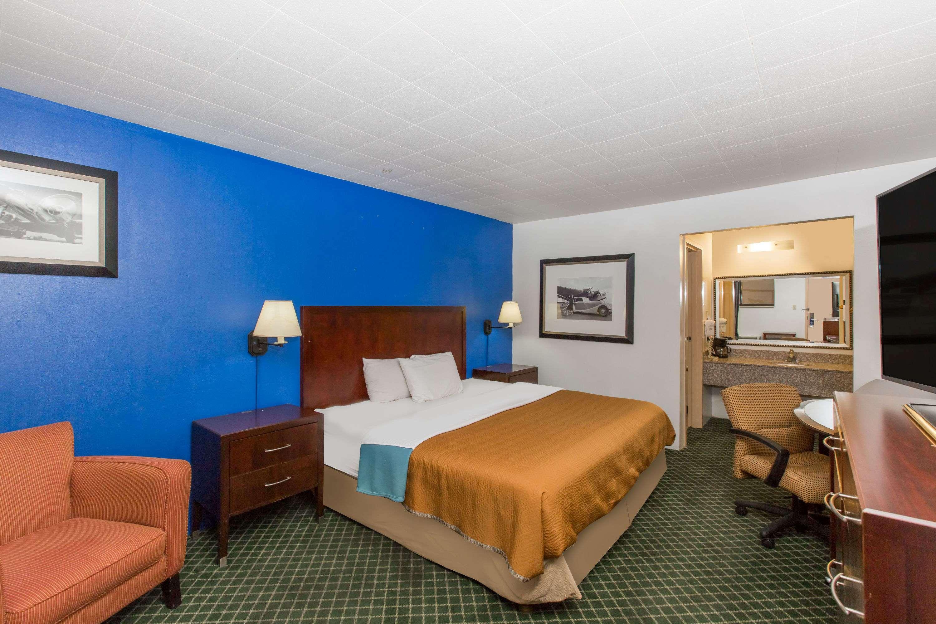 Travelodge By Wyndham Great Bend Экстерьер фото