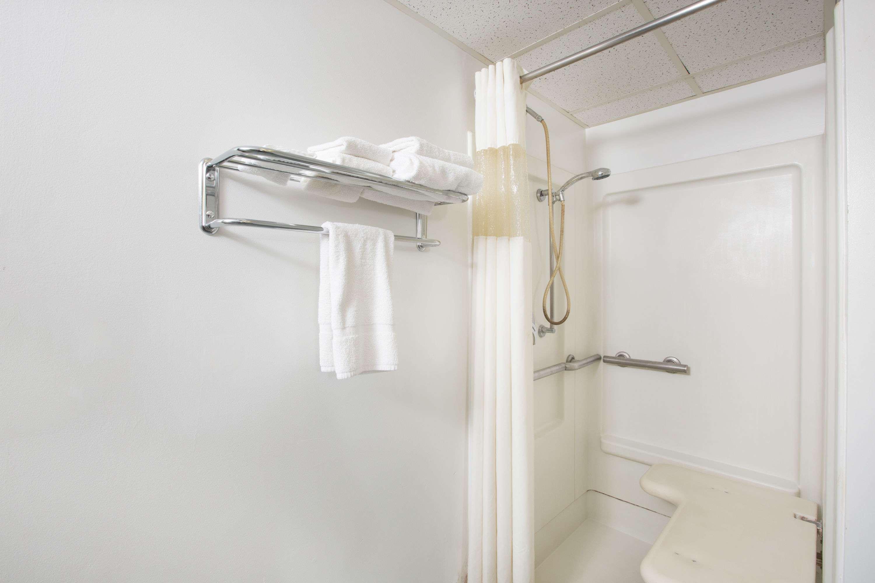 Travelodge By Wyndham Great Bend Экстерьер фото