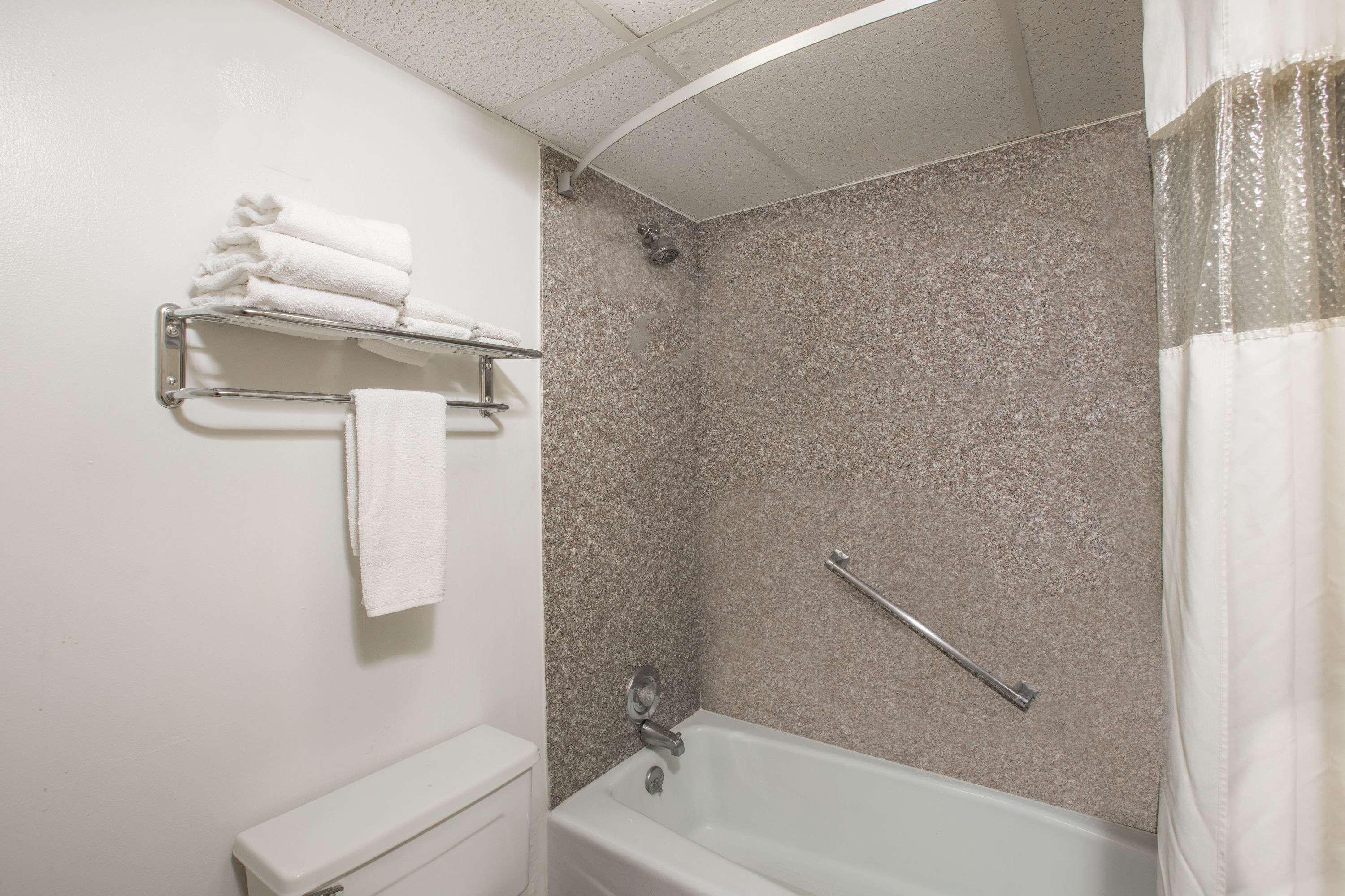 Travelodge By Wyndham Great Bend Экстерьер фото