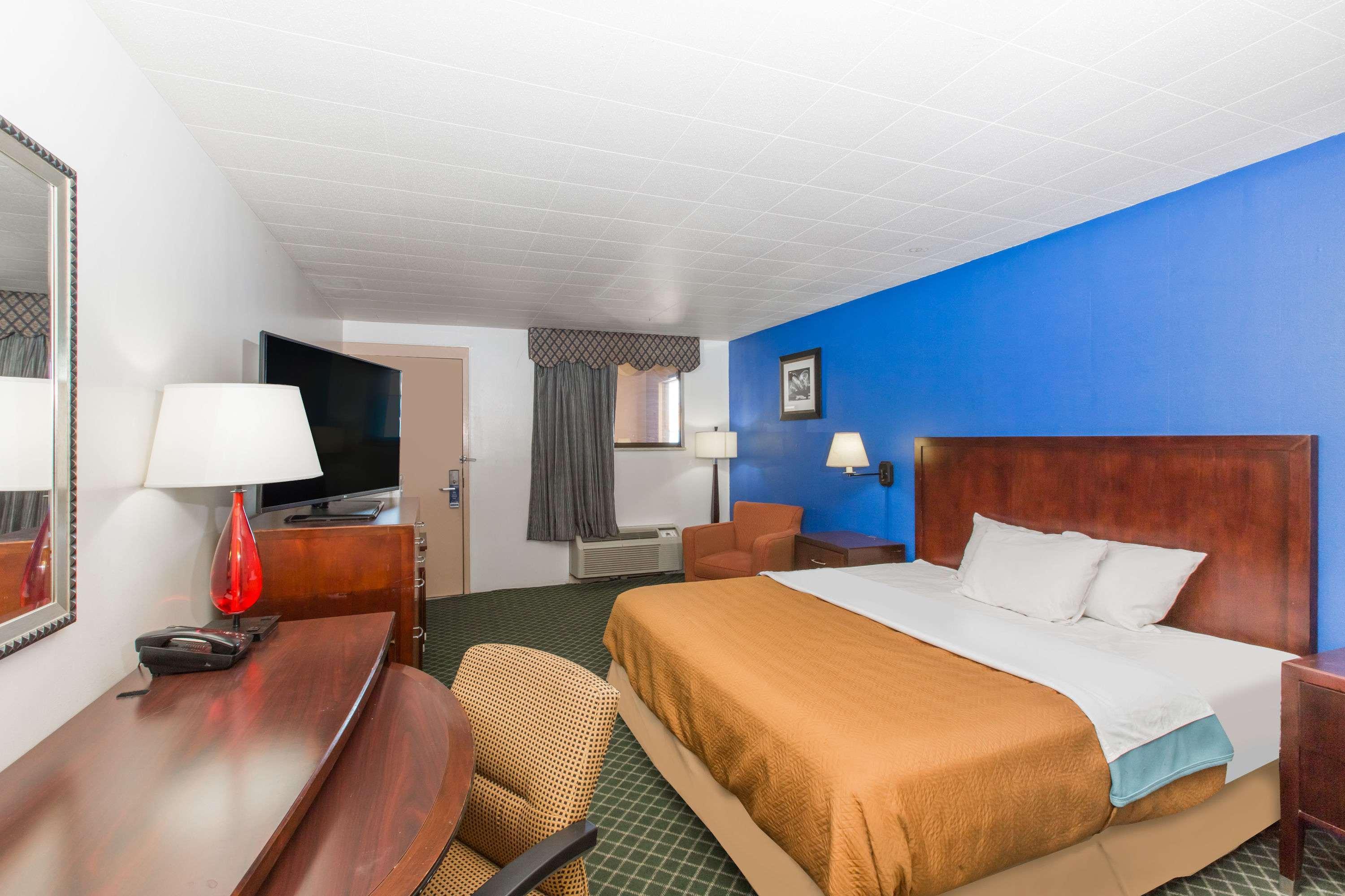 Travelodge By Wyndham Great Bend Экстерьер фото