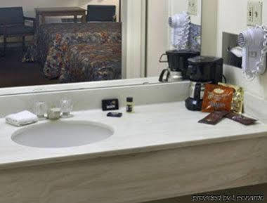 Travelodge By Wyndham Great Bend Экстерьер фото